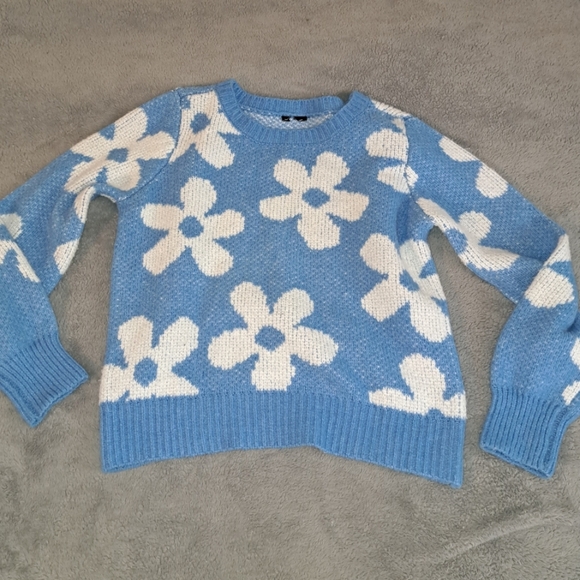 Floral Soft Sweater - Picture 7 of 10